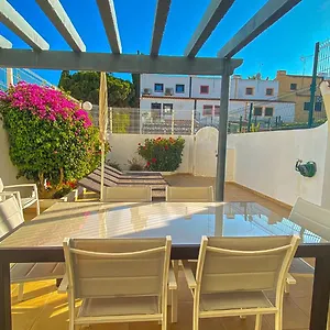 vilamoura-marina-4-bedroom-house-with-swimming-pool.hotelaalgarve.com/